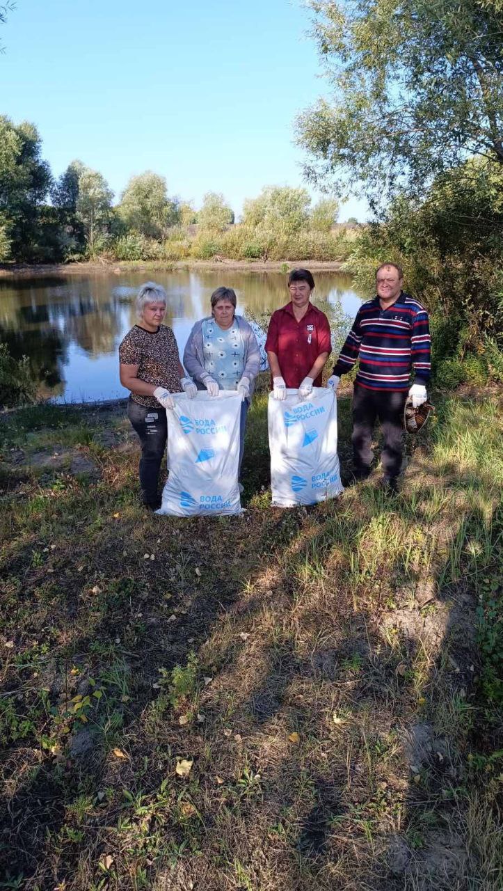 Очистка от мусора берегов водных объектов.