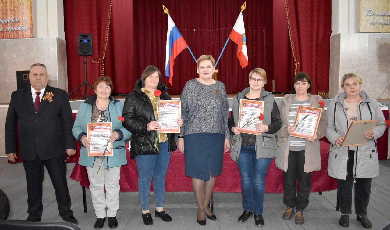 Жителям Индустриального вручены Благодарственные письма за поддержку участников СВО.