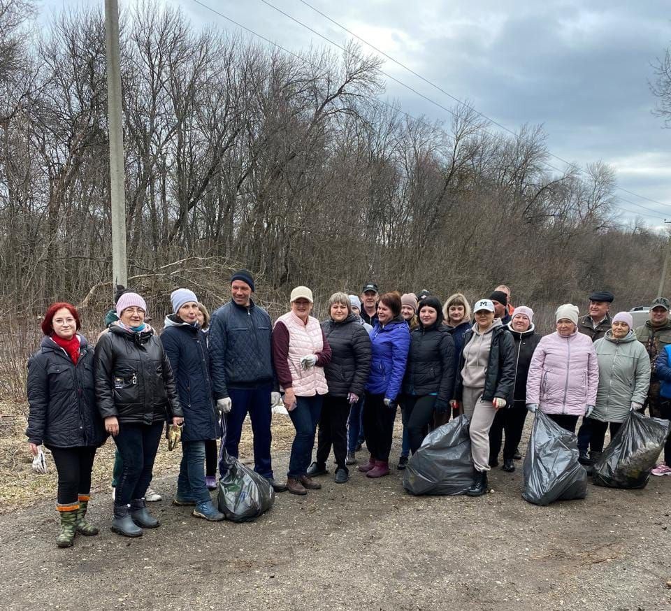 В Екатериновском районе провели общеобластной субботник.
