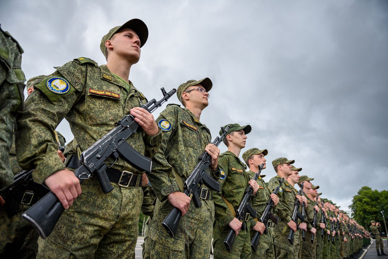 Военная служба иностранных граждан по контракту.