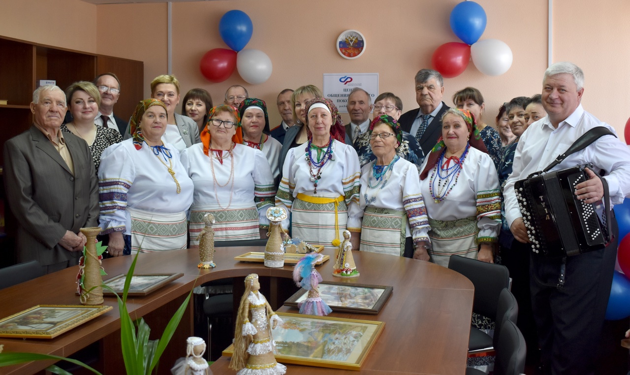 В Екатериновском районе открылся Центр общения старшего поколения.