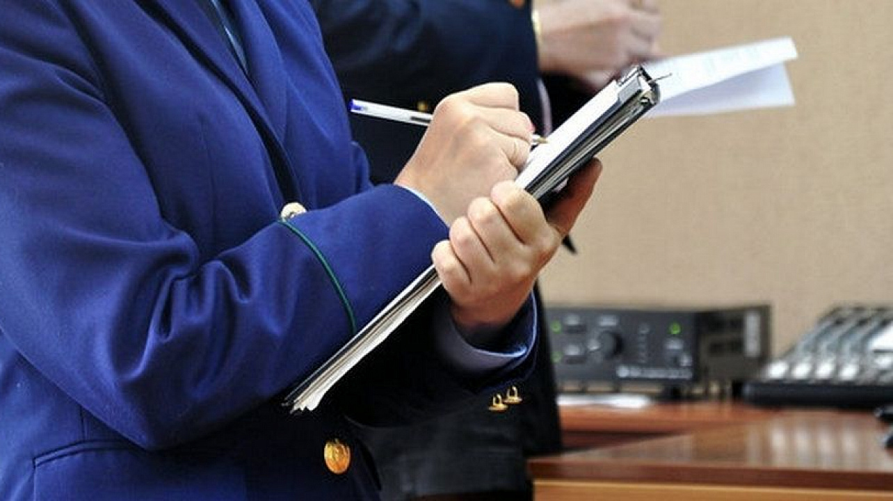Прокуратурой района по обращению заявителя проведена проверка соблюдения требований законодательства по факту нарушений законодательства в сфере жилищно-коммунального хозяйства.