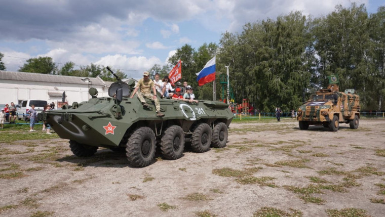 Научно-производственное предприятие «Солитон», совместно со специальным отрядом быстрого реагирования «Волкодав» города Саратова посетил р.п. Екатериновка на праздник День России. Научно-производственное предприятие «Солитон», совместно со специальным отрядом быстрого реагирования «Волкодав» города Саратова посетил р.п. Екатериновка на праздник День России.